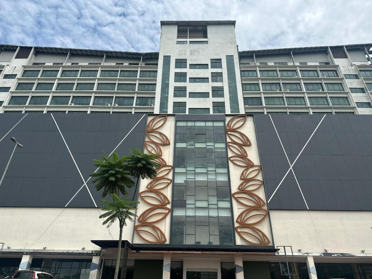 Summer Suites Apartment-The Summer Shopping Mall Kota Samarahan エクステリア 写真