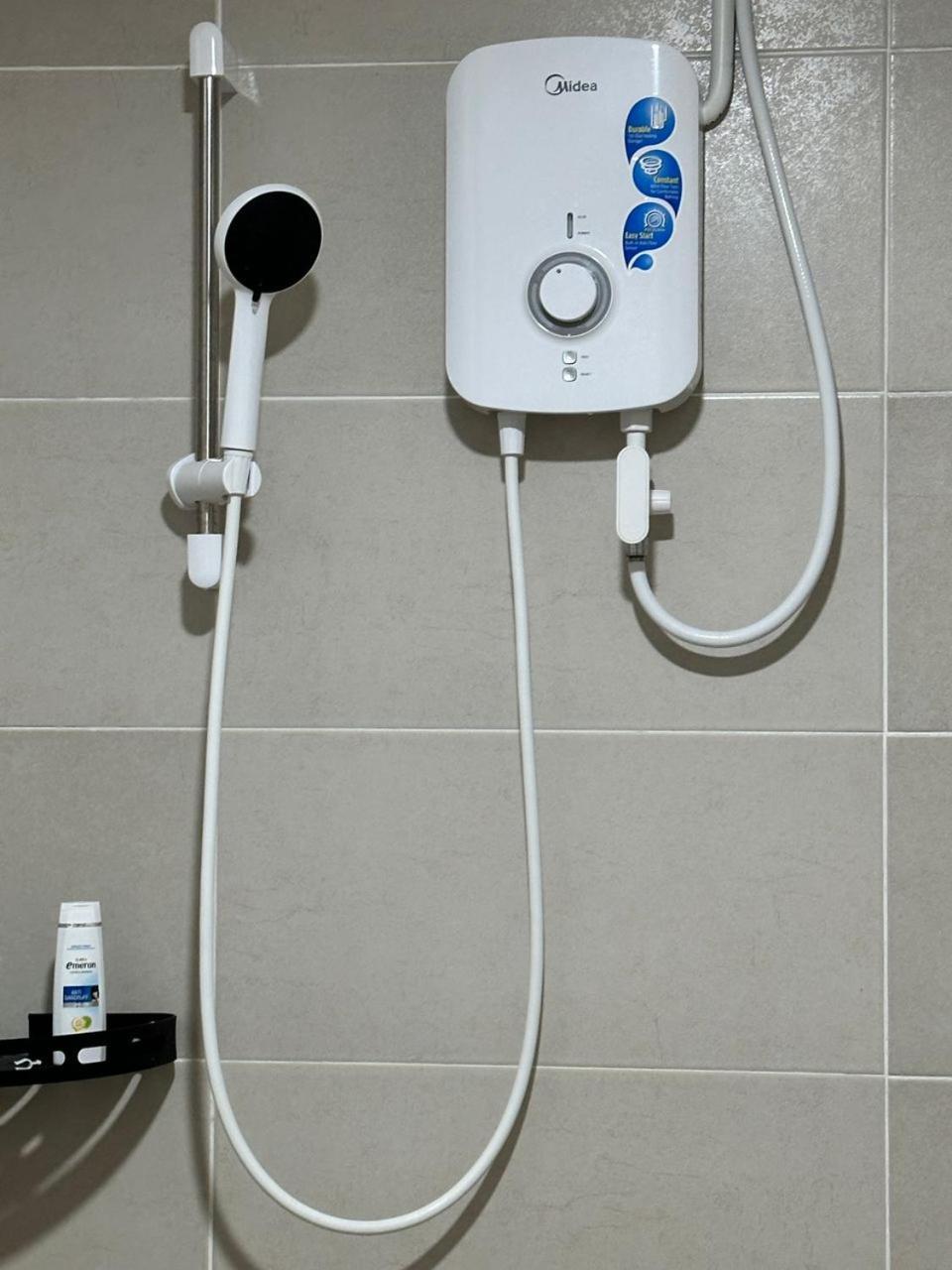 Summer Suites Apartment-The Summer Shopping Mall Kota Samarahan エクステリア 写真