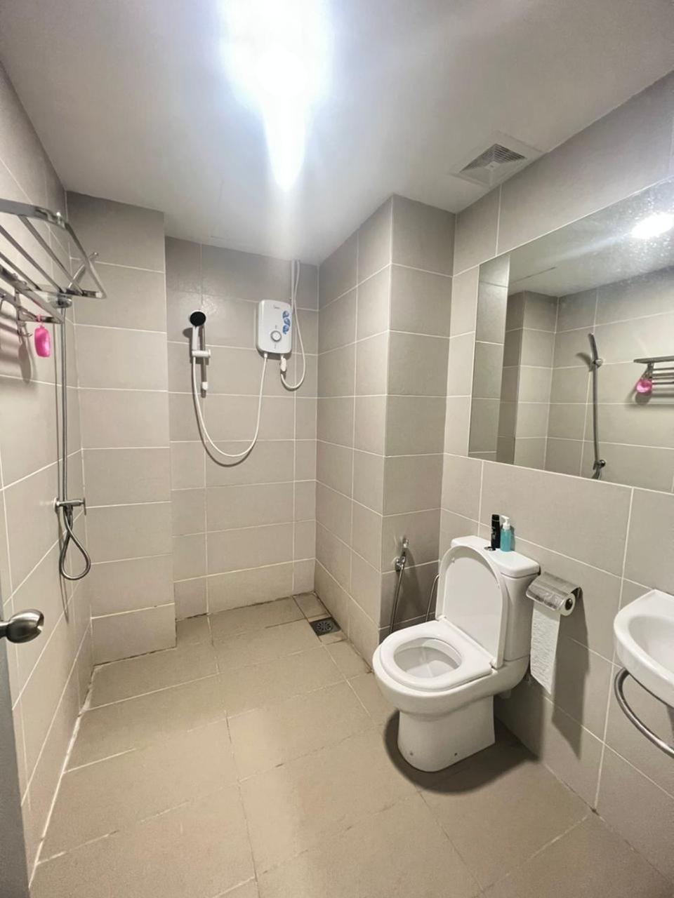 Summer Suites Apartment-The Summer Shopping Mall Kota Samarahan エクステリア 写真